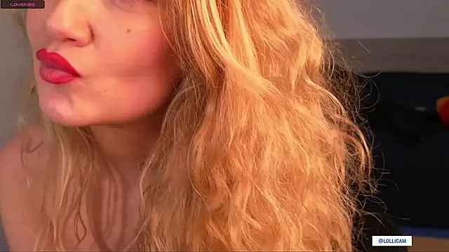 Snapshot of Lolli__Moon chatting on 02/11/25, 04:46 Lolli  Moon online show from 02/11/25, 04:46