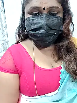 Snapshot of simran21 chatting on 12/15/24, 07:10 simran21 online show from 12/15/24, 07:10