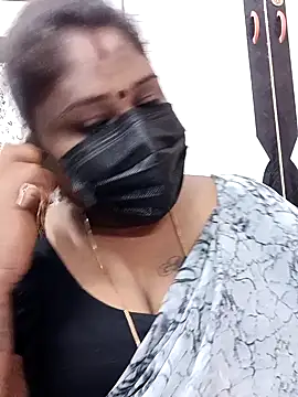 Snapshot of simran21 chatting on 12/29/24, 06:05 simran21 online show from 12/29/24, 06:05