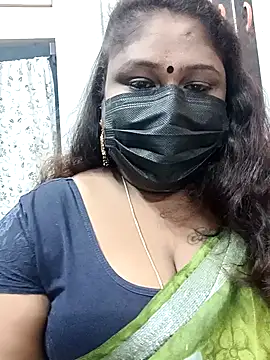 Snapshot of simran21 chatting on 01/08/25, 06:20 simran21 online show from 01/08/25, 06:20