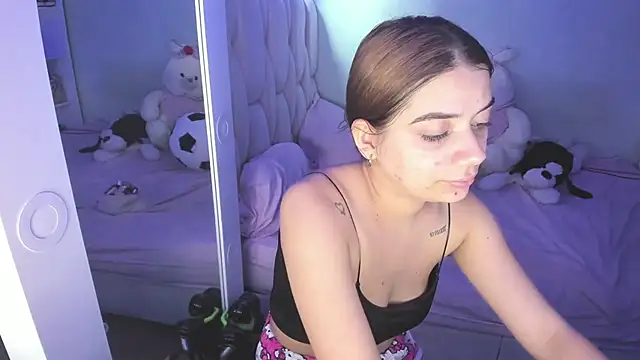 KittyKlum online show from 12/16/25, 04:01