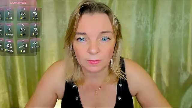 Snapshot of Regina__blue chatting on 12/02/24, 06:32 Regina blue online show from 12/02/24, 06:32