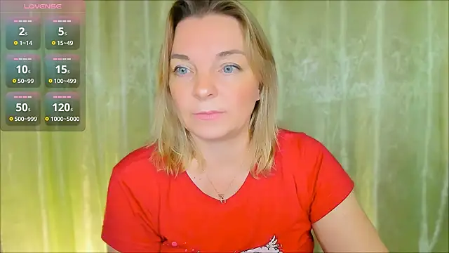 Snapshot of Regina__blue chatting on 12/11/24, 06:20 Regina blue online show from 12/11/24, 06:20