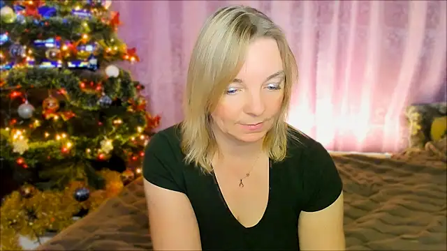 Snapshot of Regina__blue chatting on 12/19/24, 03:52 Regina blue online show from 12/19/24, 03:52