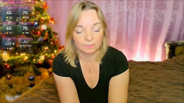 Snapshot of Regina__blue chatting on 12/19/24, 06:56 Regina blue online show from 12/19/24, 06:56