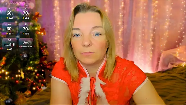 Snapshot of Regina__blue chatting on 12/25/24, 08:17 Regina blue online show from 12/25/24, 08:17