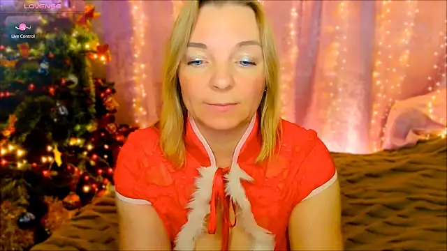 Snapshot of Regina__blue chatting on 12/25/24, 11:20 Regina blue online show from 12/25/24, 11:20