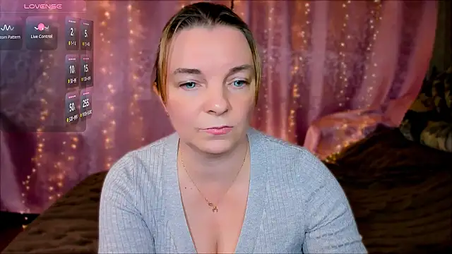 Snapshot of Regina__blue chatting on 01/12/25, 06:05 Regina blue online show from 01/12/25, 06:05