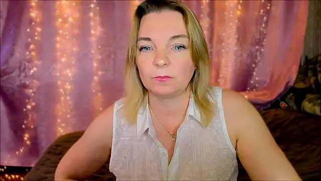 Snapshot of Regina__blue chatting on 01/15/25, 07:01 Regina blue online show from 01/15/25, 07:01