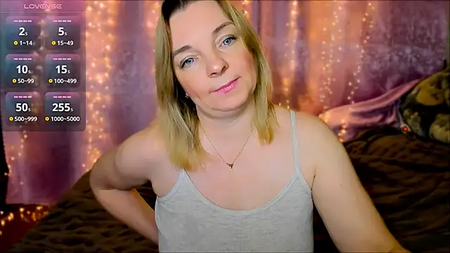 Snapshot of Regina__blue chatting on 01/27/25, 05:37 Regina blue online show from 01/27/25, 05:37