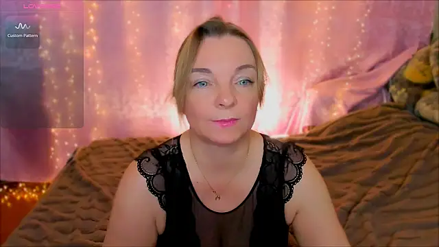 Snapshot of Regina__blue chatting on 02/01/25, 07:55 Regina blue online show from 02/01/25, 07:55