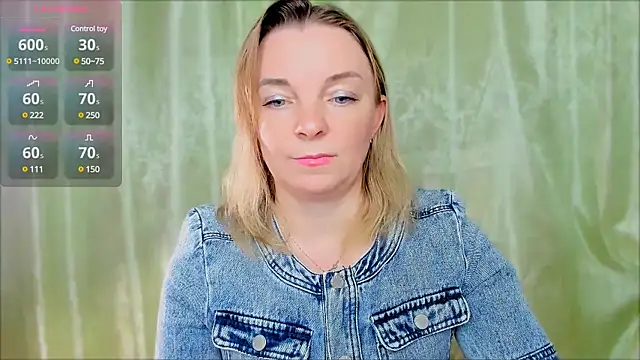 Snapshot of Regina__blue chatting on 02/10/25, 06:03 Regina blue online show from 02/10/25, 06:03