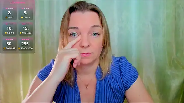 Snapshot of Regina__blue chatting on 02/23/25, 03:18 Regina blue online show from 02/23/25, 03:18