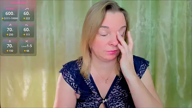 Snapshot of Regina__blue chatting on 02/28/25, 08:39 Regina blue online show from 02/28/25, 08:39