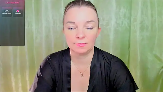 Snapshot of Regina__blue chatting on 03/03/25, 06:22 Regina blue online show from 03/03/25, 06:22