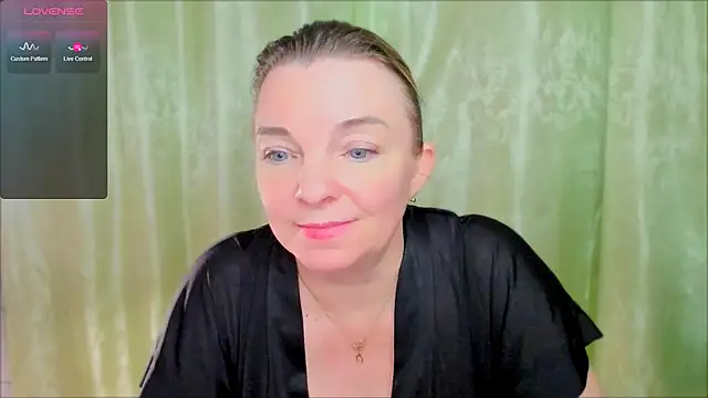 Snapshot of Regina__blue chatting on 03/03/25, 09:26 Regina blue online show from 03/03/25, 09:26