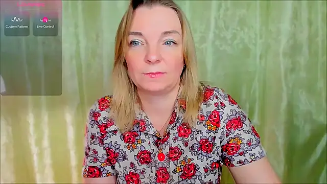 Snapshot of Regina__blue chatting on 03/04/25, 07:22 Regina blue online show from 03/04/25, 07:22