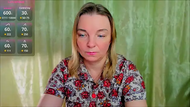 Snapshot of Regina__blue chatting on 03/16/25, 08:32 Regina blue online show from 03/16/25, 08:32