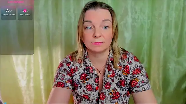 Snapshot of Regina__blue chatting on 03/16/25, 11:36 Regina blue online show from 03/16/25, 11:36