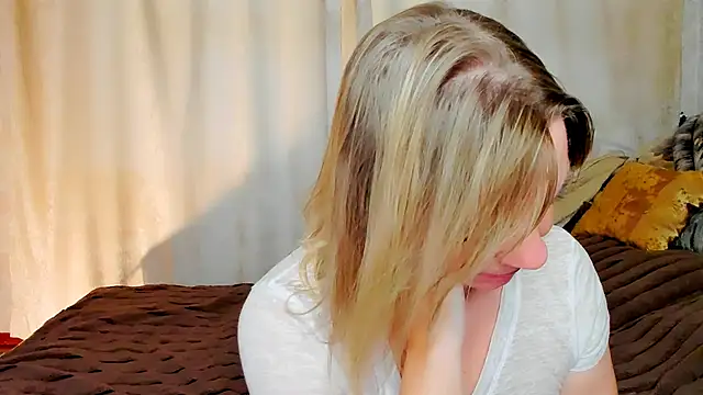 Snapshot of Regina__blue chatting on 09/19/25, 03:34 Regina blue online show from 09/19/25, 03:34