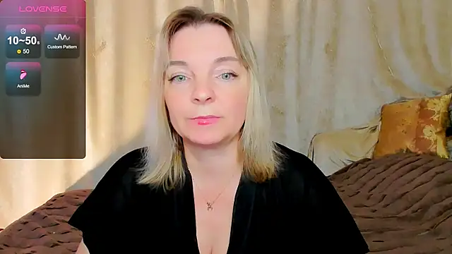 Snapshot of Regina__blue chatting on 10/17/25, 03:36 Regina blue online show from 10/17/25, 03:36