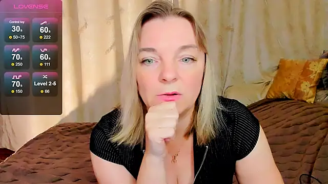 Snapshot of Regina__blue chatting on 10/18/25, 04:52 Regina blue online show from 10/18/25, 04:52