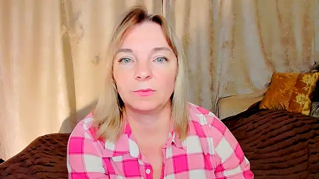 Snapshot of Regina__blue chatting on 10/27/25, 03:16 Regina blue online show from 10/27/25, 03:16