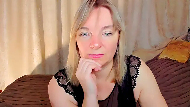 Snapshot of Regina__blue chatting on 11/01/25, 09:50 Regina blue online show from 11/01/25, 09:50