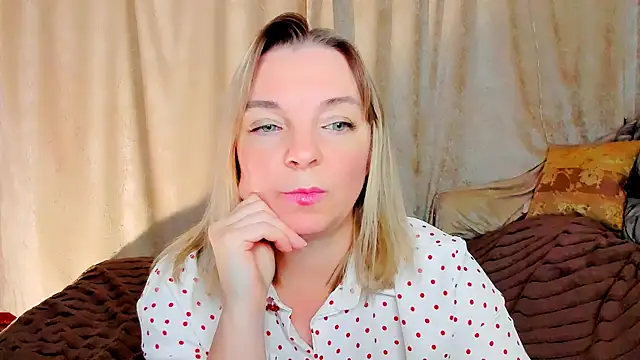 Snapshot of Regina__blue chatting on 12/04/25, 03:10 Regina blue online show from 12/04/25, 03:10