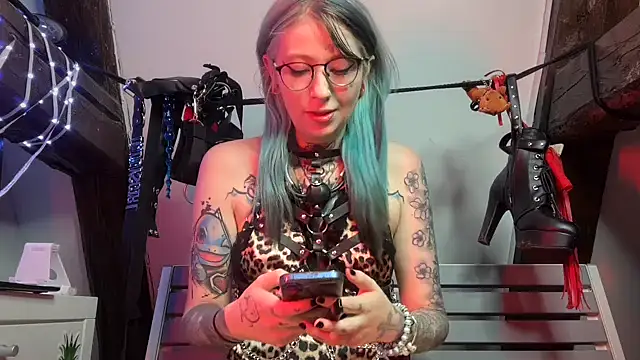 coyemoo online show from 11/08/25, 09:31