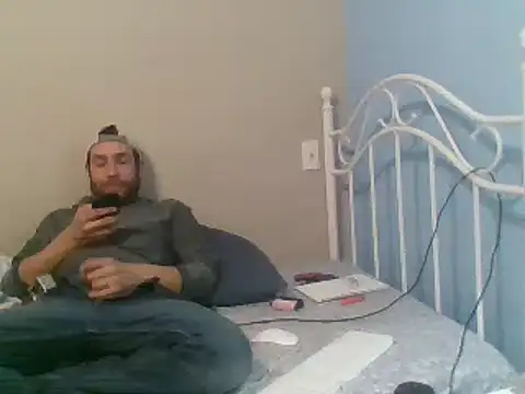 Snapshot of SmokingSloth chatting on 02/01/25, 11:06 SmokingSloth online show from 02/01/25, 11:06