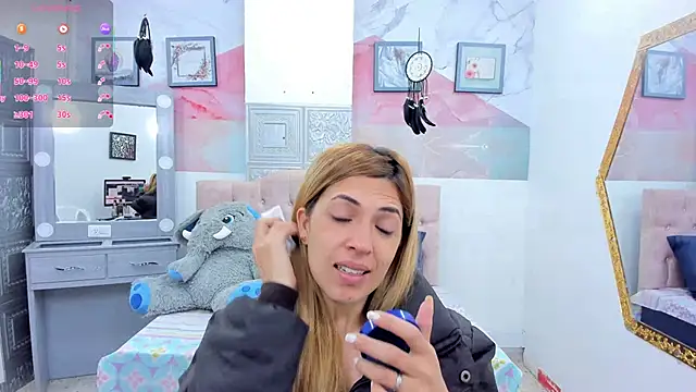 Snapshot of EvaaLovia1 chatting on 01/27/25, 01:41 EvaaLovia1 online show from 01/27/25, 01:41