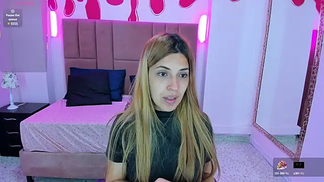 Snapshot of EvaaLovia1 chatting on 02/13/25, 01:15 EvaaLovia1 online show from 02/13/25, 01:15