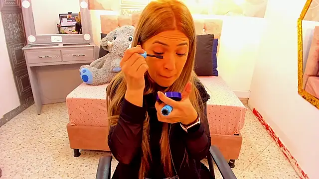 Snapshot of EvaaLovia1 chatting on 02/17/25, 01:10 EvaaLovia1 online show from 02/17/25, 01:10