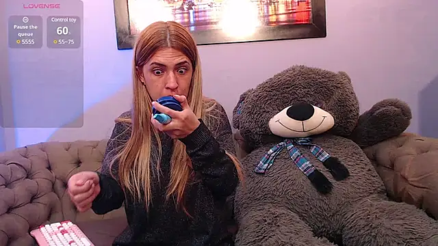 Snapshot of EvaaLovia1 chatting on 02/28/25, 01:25 EvaaLovia1 online show from 02/28/25, 01:25