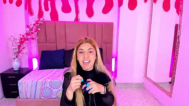 Snapshot of EvaaLovia1 chatting on 03/04/25, 01:17 EvaaLovia1 online show from 03/04/25, 01:17