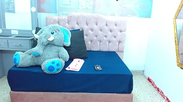 Snapshot of EvaaLovia1 chatting on 03/21/25, 07:24 EvaaLovia1 online show from 03/21/25, 07:24