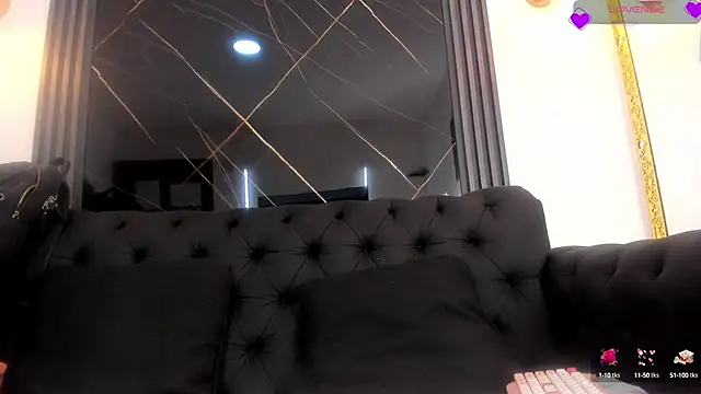 Snapshot of EvaaLovia1 chatting on 09/23/25, 01:47 EvaaLovia1 online show from 09/23/25, 01:47