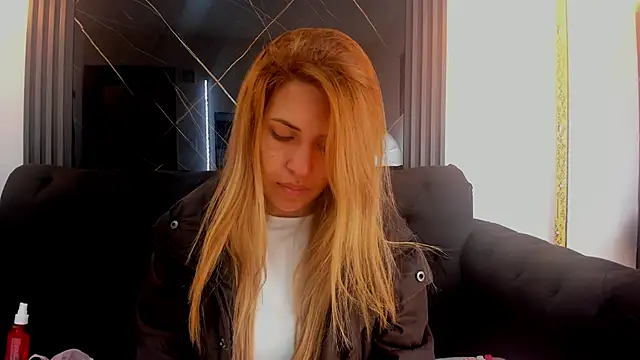 Snapshot of EvaaLovia1 chatting on 09/24/25, 01:36 EvaaLovia1 online show from 09/24/25, 01:36