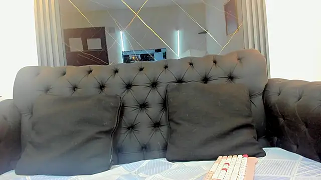 Snapshot of EvaaLovia1 chatting on 09/29/25, 01:27 EvaaLovia1 online show from 09/29/25, 01:27