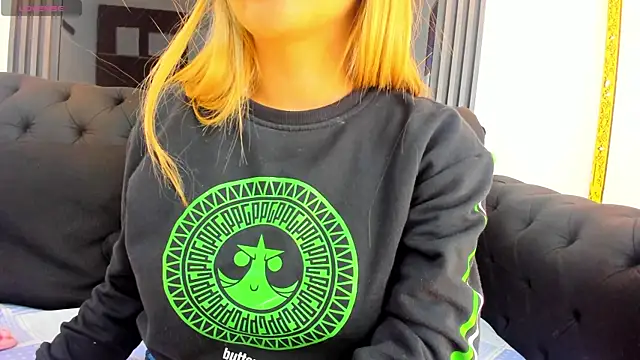 Snapshot of EvaaLovia1 chatting on 10/02/25, 01:29 EvaaLovia1 online show from 10/02/25, 01:29