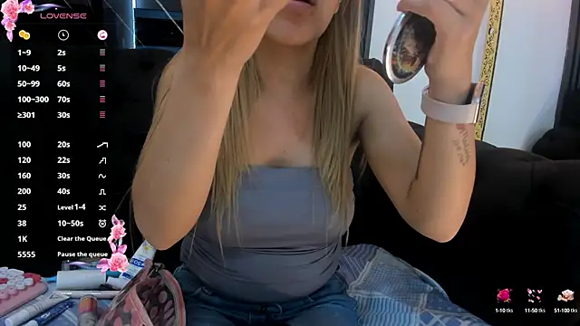 Snapshot of EvaaLovia1 chatting on 10/03/25, 01:19 EvaaLovia1 online show from 10/03/25, 01:19