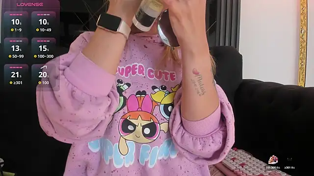 Snapshot of EvaaLovia1 chatting on 10/30/25, 01:23 EvaaLovia1 online show from 10/30/25, 01:23