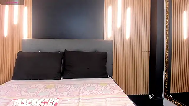 EvaaLovia1 online show from 03/06/26, 01:18