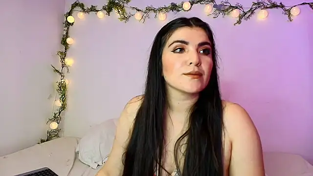 Snapshot of Amara_vega chatting on 04/24/26, 10:39 Amara vega online show from 04/24/26, 10:39