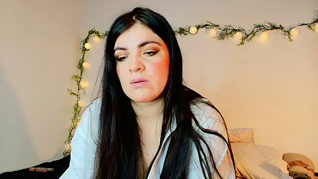 Snapshot of Amara_vega chatting on 05/15/26, 10:11 Amara vega online show from 05/15/26, 10:11