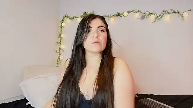 Snapshot of Amara_vega chatting on 05/30/26, 11:18 Amara vega online show from 05/30/26, 11:18