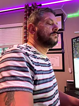 Snapshot of boytoyfrindles chatting on 10/24/25, 06:04 boytoyfrindles online show from 10/24/25, 06:04