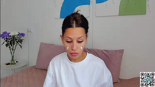 Snapshot of SelenaRousey chatting on 05/29/26, 06:55 SelenaRousey online show from 05/29/26, 06:55