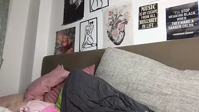 MoonAgnes online show from 11/27/25, 03:47